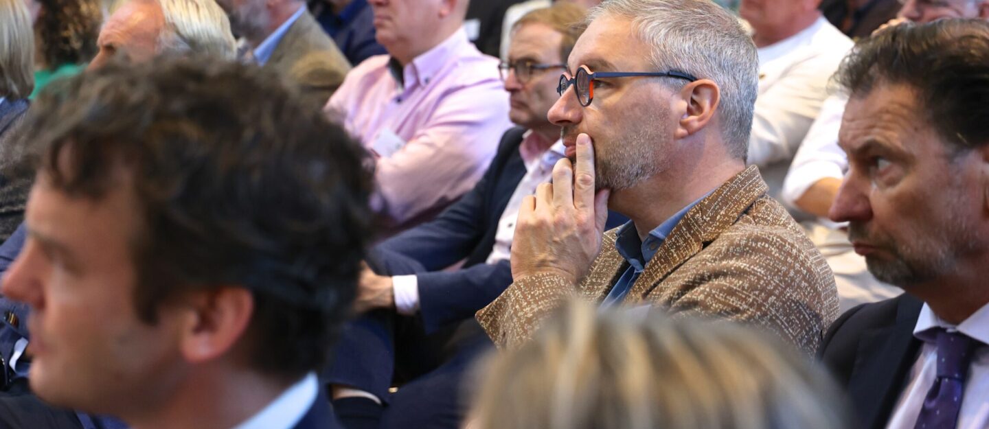 Publiek bij het Symposium 2024 van Woningmakers Westfriesland.